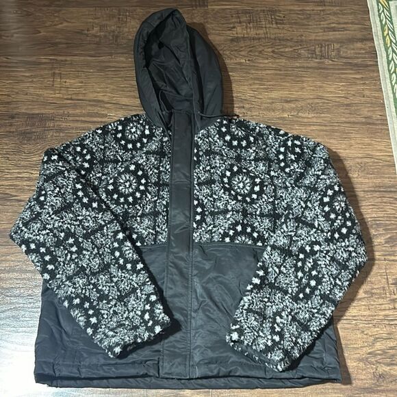 NWT ASOS DESIGN Mixed Media Paisley Print High Pile Fleece Jacket -size Large - Picture 5 of 7